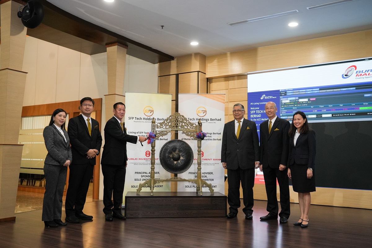 (From left) SFP Tech Holdings Bhd independent non-executive director Chan Foong Ping, chief executive officer Dr Chang Chee Jia, managing director Keoh Beng Huat, independent non-executive chairman Datuk Hamzah Mohd, independent non-executive director Datuk Cheok Lay Leng and independent non-executive director Yeoh Su Hui at the company's listing ceremony on the ACE Market on Bursa Malaysia in Kuala Lumpur on Monday (June 20).